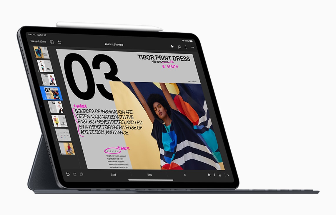 Nuevo iPad Pro en Smart Keyboard Folio con Apple Pencil en la parte superior
