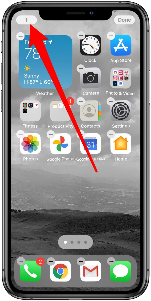 pantalla de inicio de iPhone en modo de movimiento con una flecha hacia el icono Más en la esquina superior izquierda.